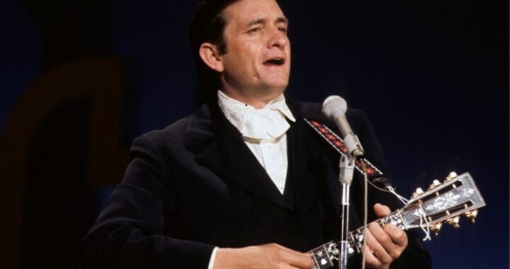 Johnny Cash-The_Man_Comes Around