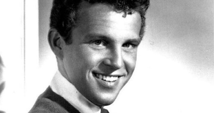 Bobby Vinton — Roses Are Red (My Love)