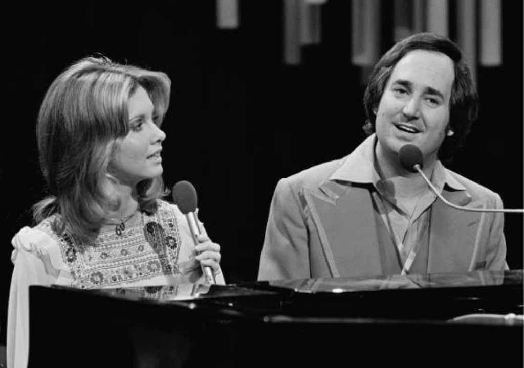 Neil Sedaka – Breaking Up Is Hard To Do (From “The Show Goes On”)