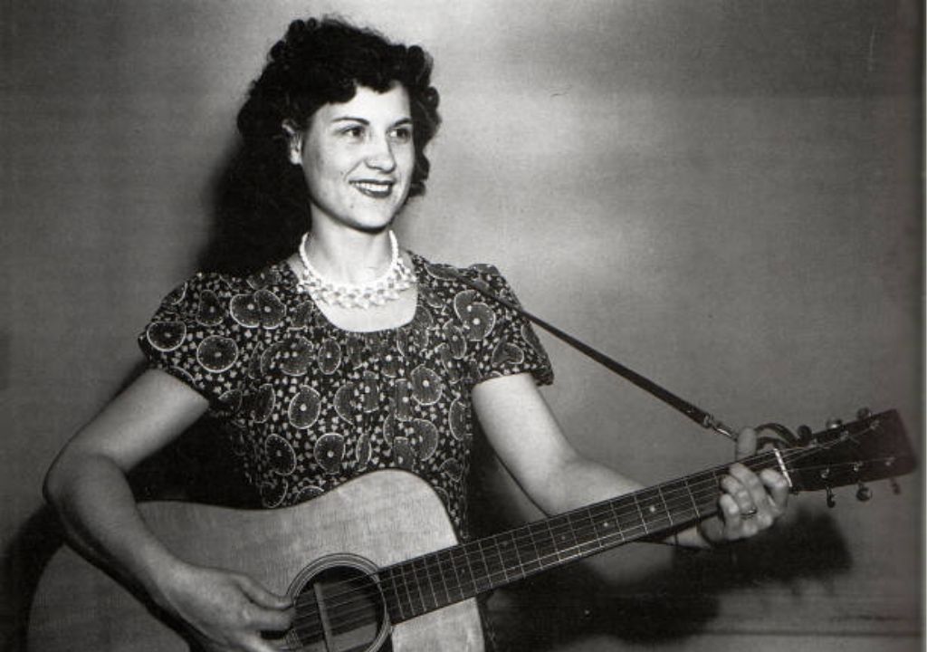 Kitty Wells – She’ll Have To Go