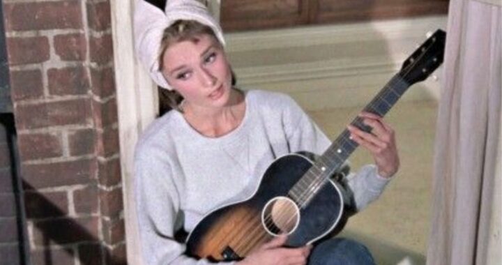 Audrey Hepburn  – Moon River – Breakfast at Tiffany’s 1961