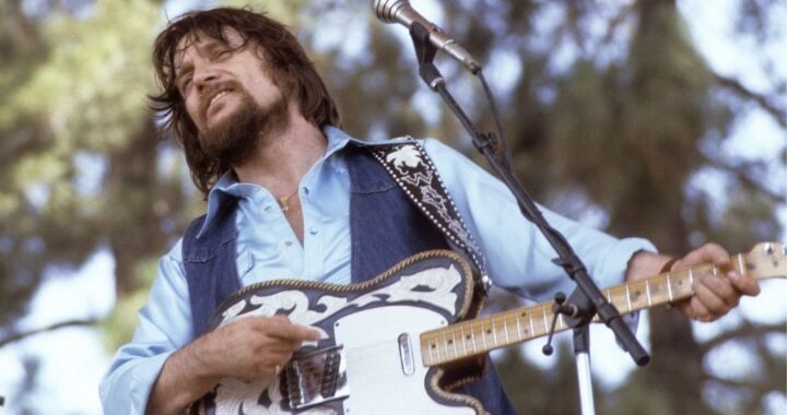 Waylon Jennings – Luckenbach, Texas (Back to the Basics of Love) 1977 Lyrics