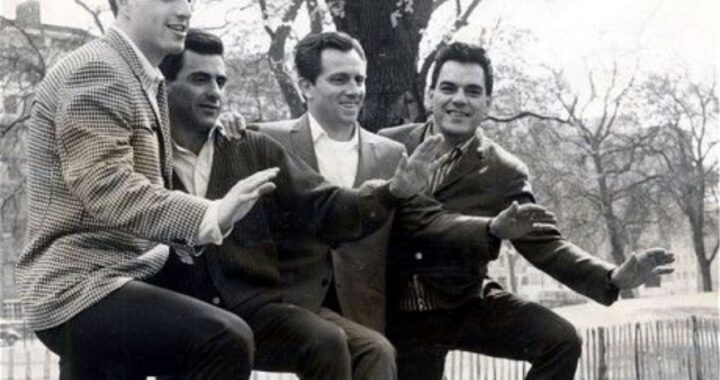 The Four Seasons – Walk Like a Man 1963 (Lyrics)