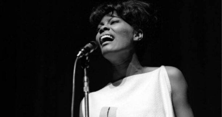 Dionne Warwick – Walk On By 1964