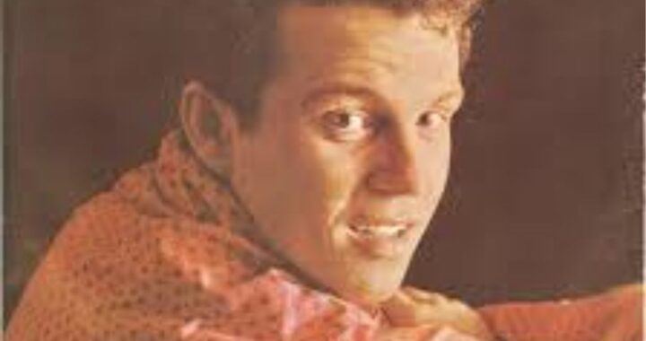 Bobby Vinton – Blue Velvet (1963) Lyrics