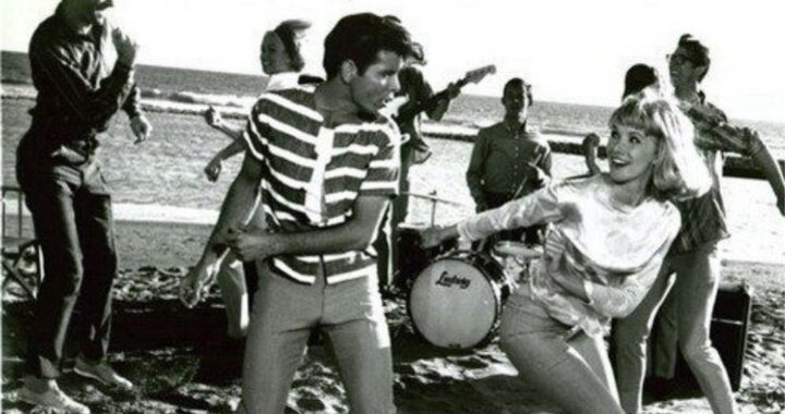 Cliff Richard & The Shadows – On the Beach (1964)